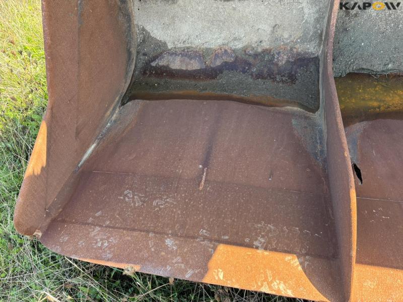 Grader bucket and digging tooth 16