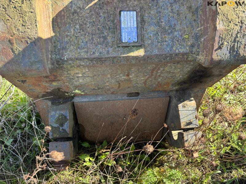 Grader bucket and digging tooth 22