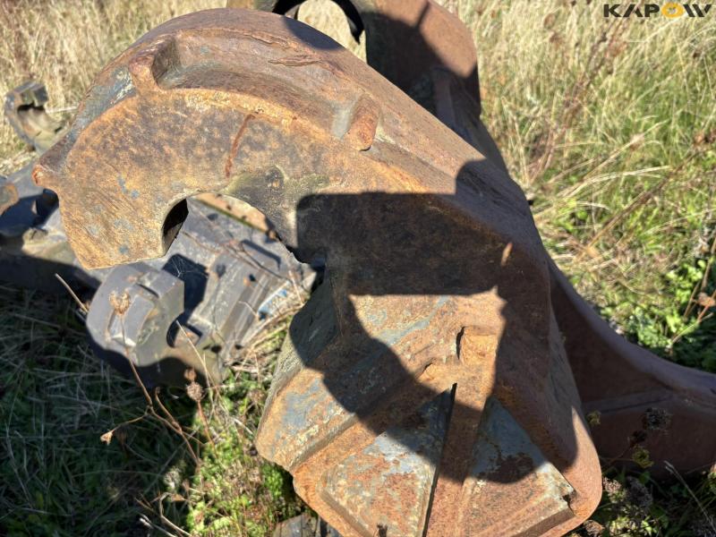 Grader bucket and digging tooth 31