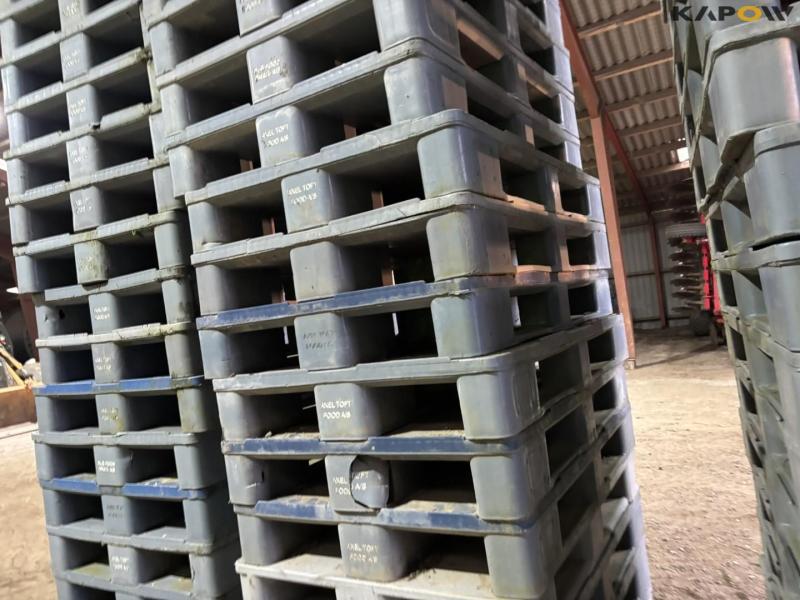 Plastic pallets 18