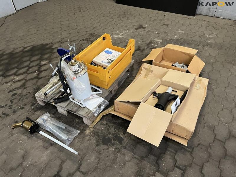 Pumps for oil and grease 1