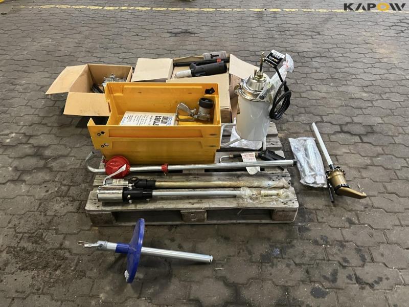 Pumps for oil and grease 4