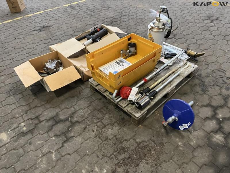 Pumps for oil and grease 5