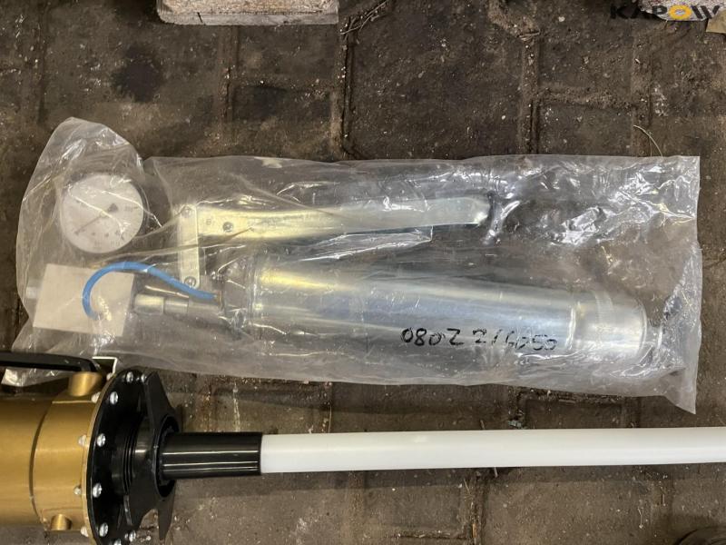 Pumps for oil and grease 16