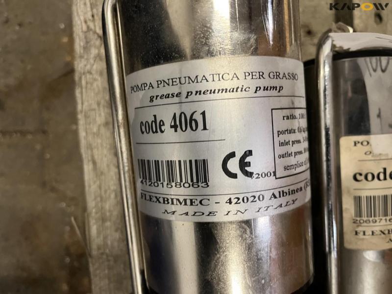 Pumps for oil and grease 18