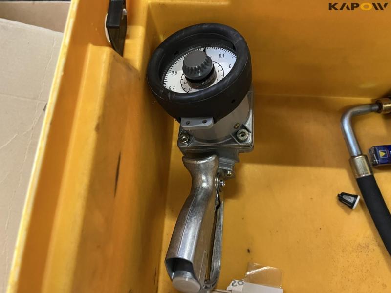 Pumps for oil and grease 21