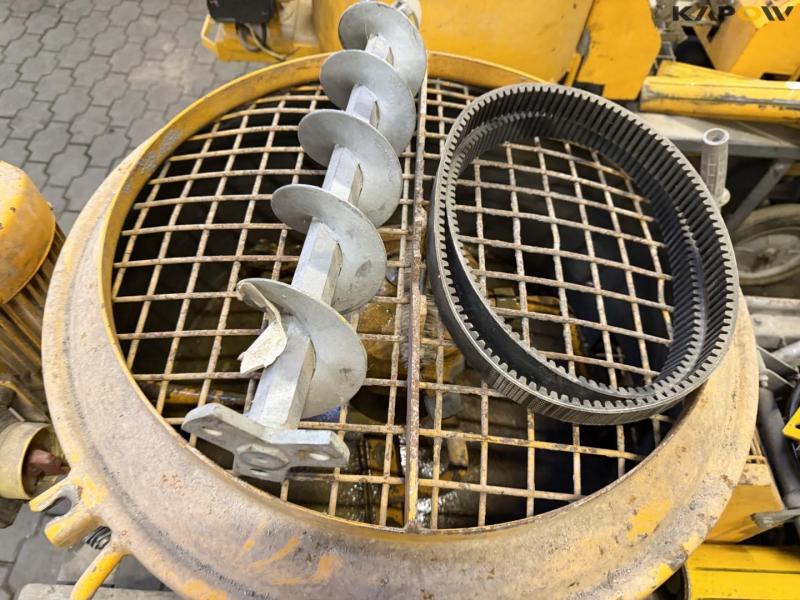 Putzmeister S5-EV pumps with forced agitator 16