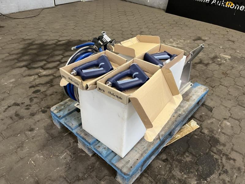 Raash hose reel with tank and handle 1