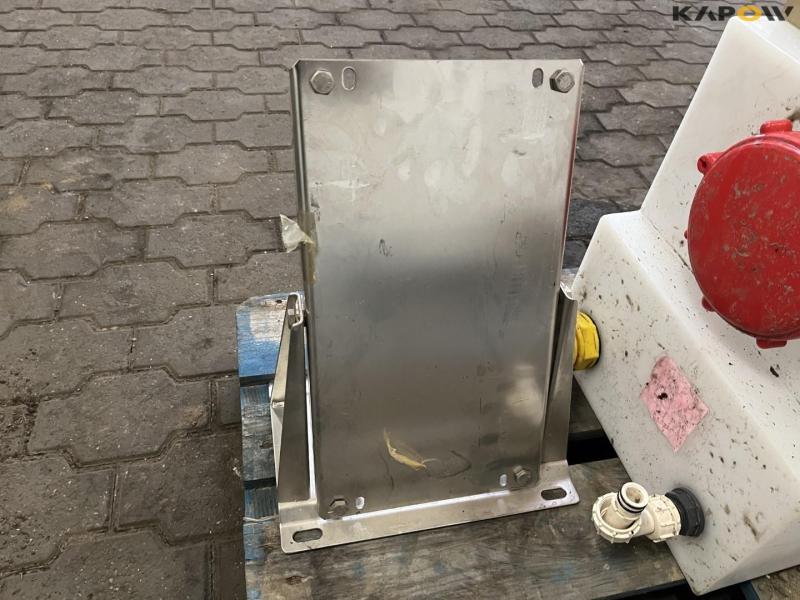 Raash hose reel with tank and handle 13