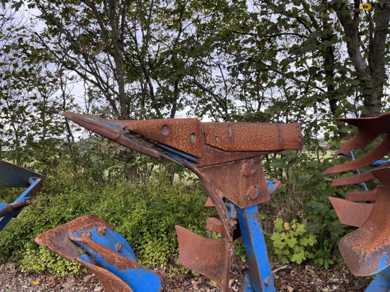 Rabe cormorant VHA 160 VIII 8-furrow plough 36