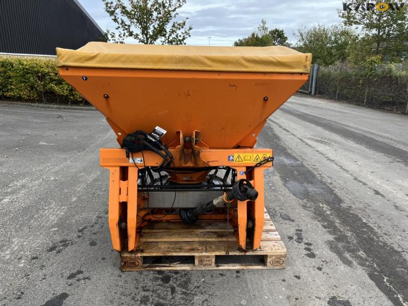 Rauch Axeo 18.1 salt spreader 2