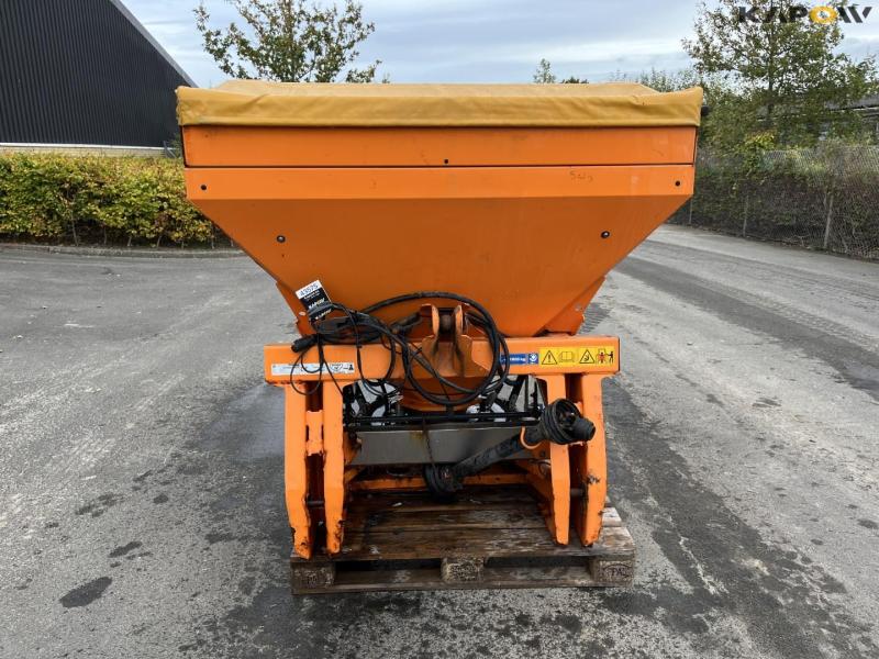 Rauch Axeo 18.1 salt spreader 2