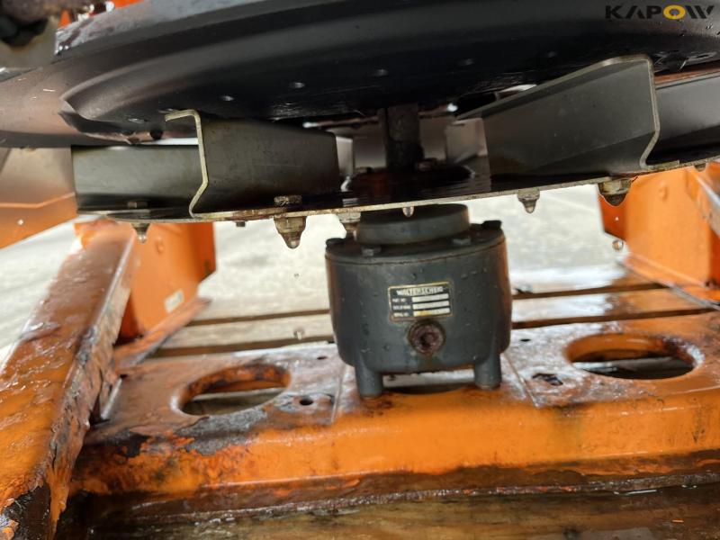 Rauch Axeo 18.1 salt spreader 16