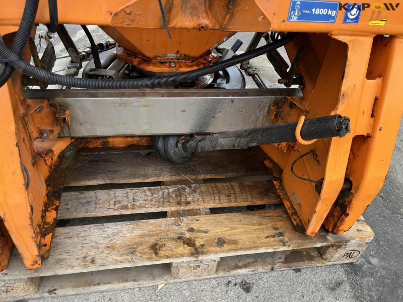 Rauch Axeo 18.1 salt spreader 11