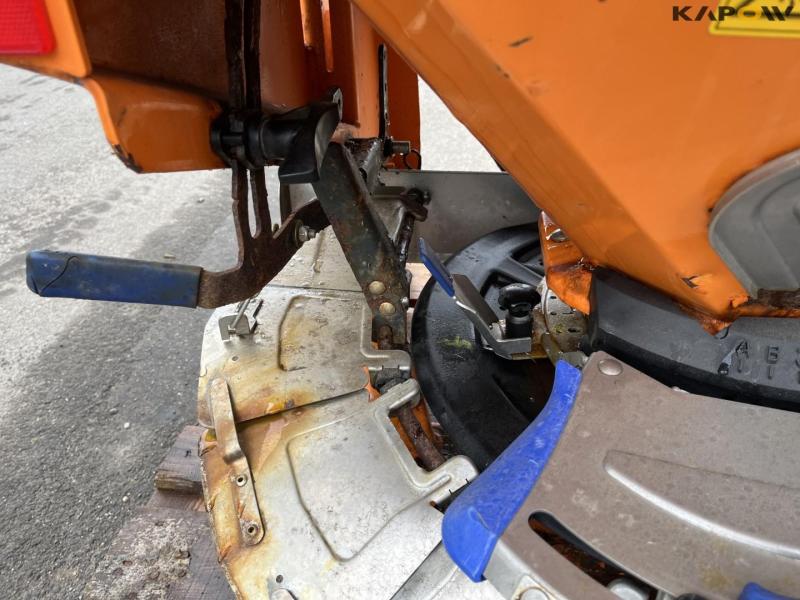 Rauch Axeo 18.1 salt spreader 15