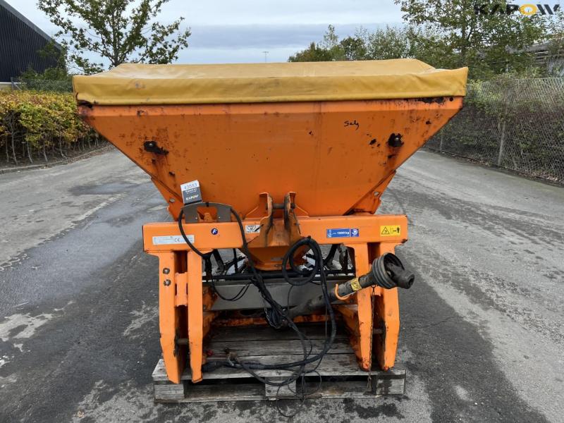 Rauch Axeo 18.1 salt spreader 2