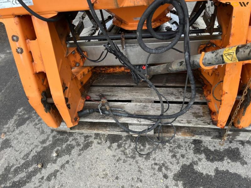 Rauch Axeo 18.1 salt spreader 10