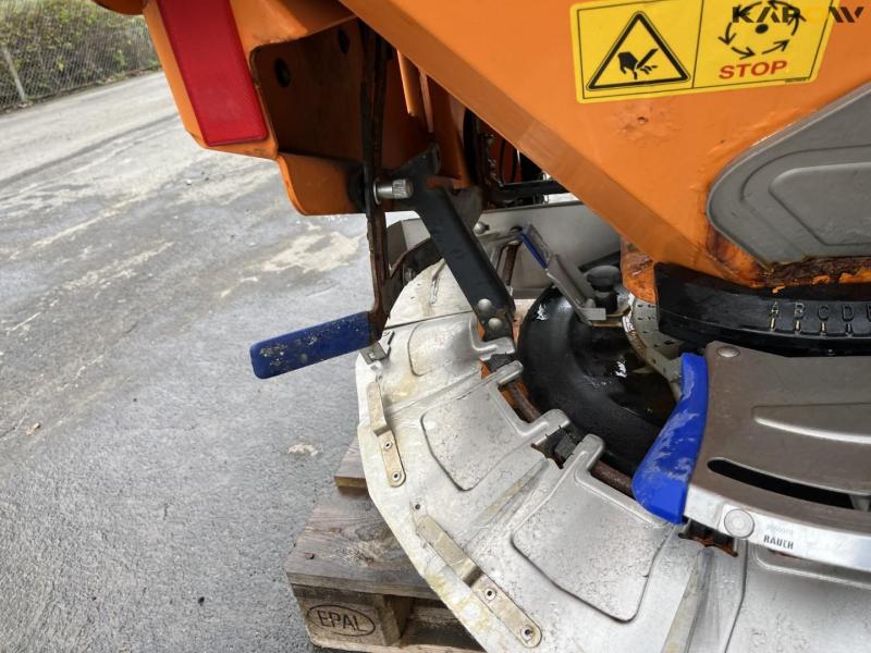 Rauch Axeo 18.1 salt spreader 14