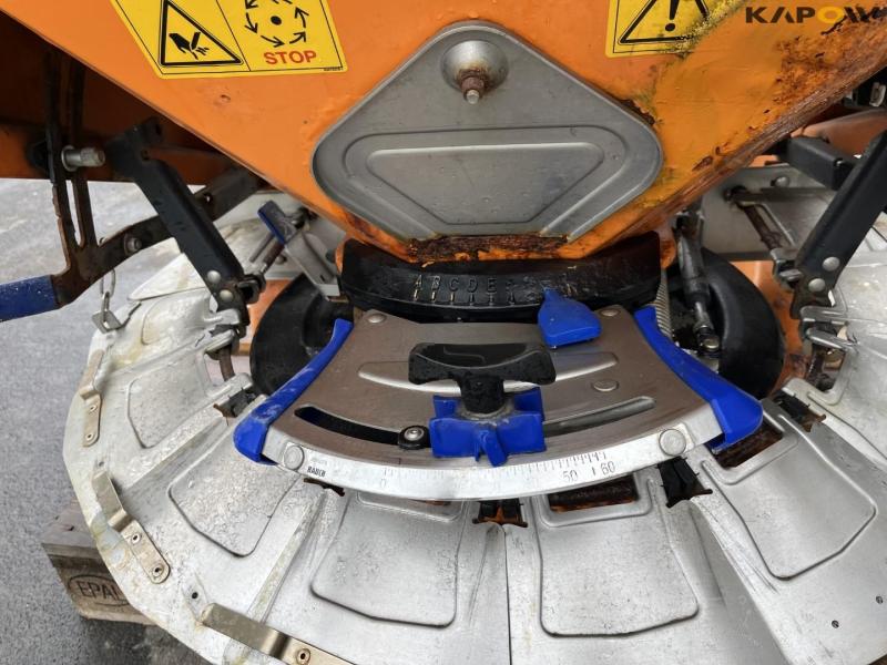 Rauch Axeo 18.1 salt spreader 15