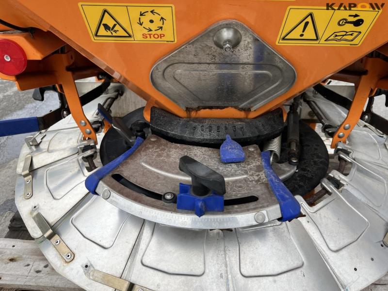 Rauch Axeo 6.1 salt spreader 9