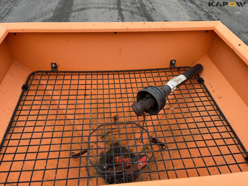 Rauch Axeo 6.1 salt spreader 13