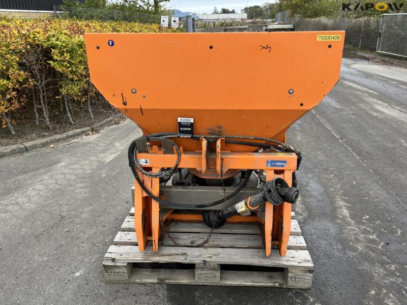 Rauch Axeo 6.1 salt spreader 2