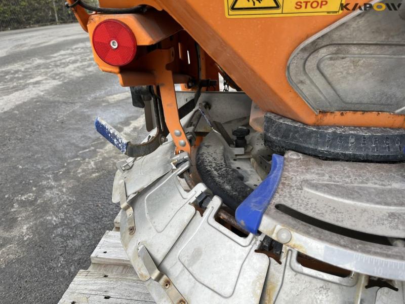 Rauch Axeo 6.1 salt spreader 14