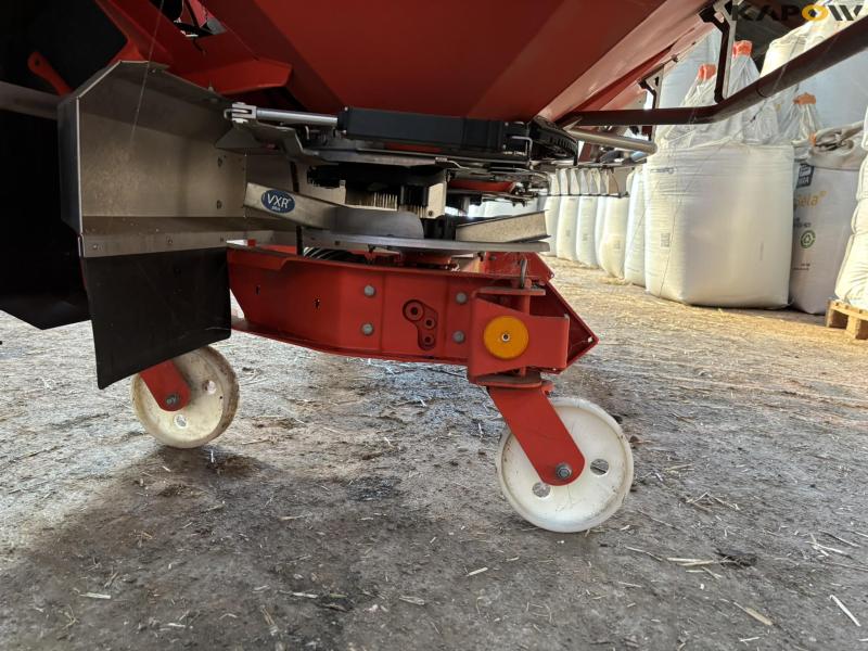 Rauch AXIS M 30.2 EMC fertilizer spreader 55