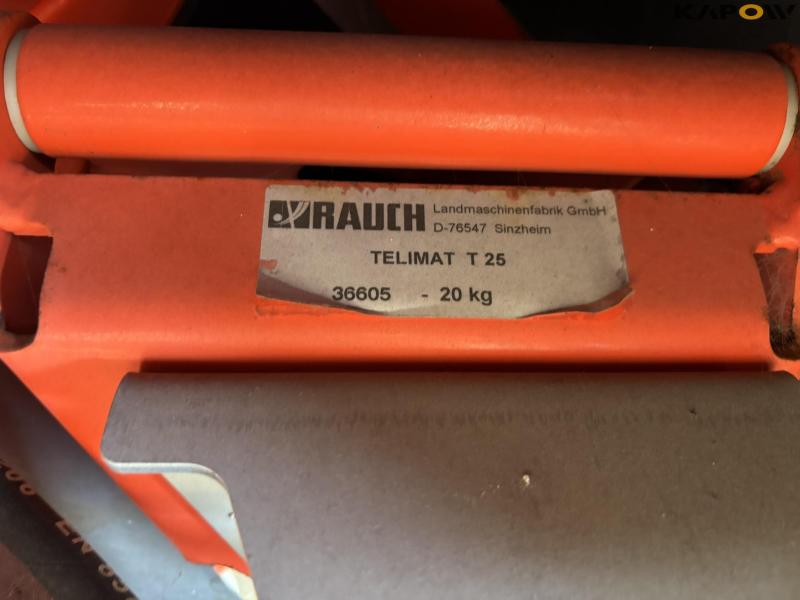 Rauch AXIS M 30.2 EMC fertilizer spreader 38