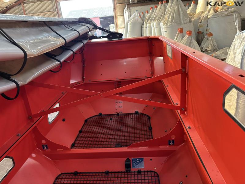 Rauch AXIS M 30.2 EMC fertilizer spreader 66