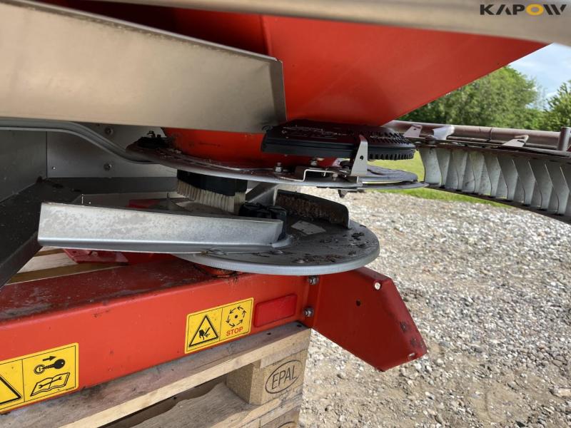 Rauch Axis M-EMC fertilizer spreader 10