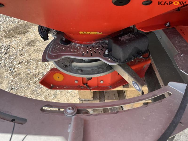 Rauch Axis M-EMC fertilizer spreader 13