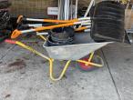 Ravendo wheelbarrow and tools 3