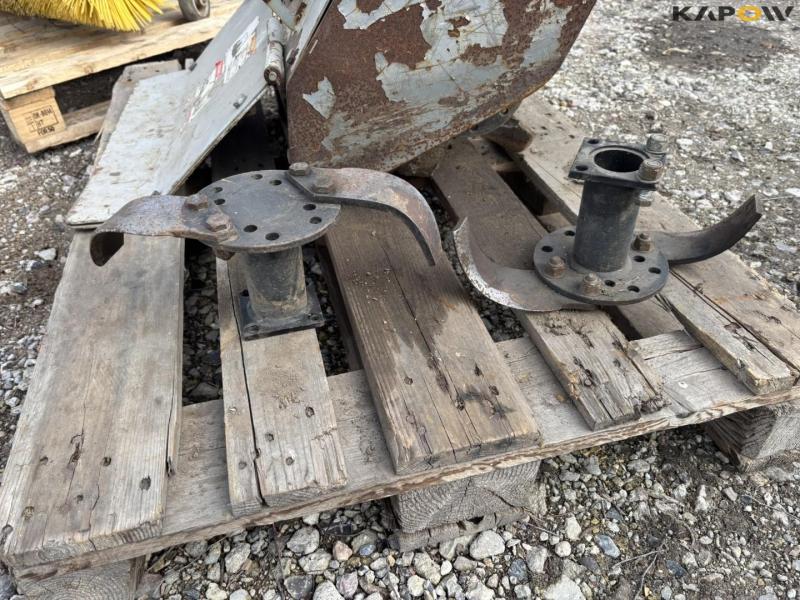 Tools for tool carrier 31