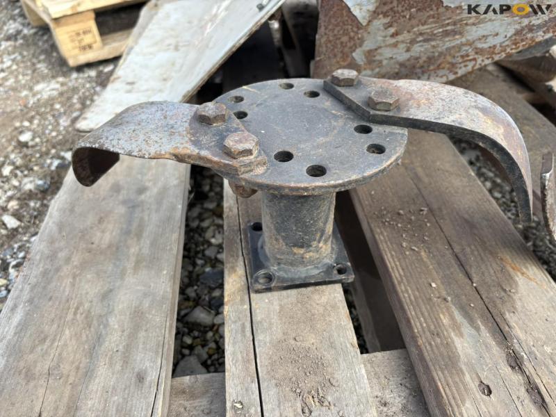 Tools for tool carrier 33