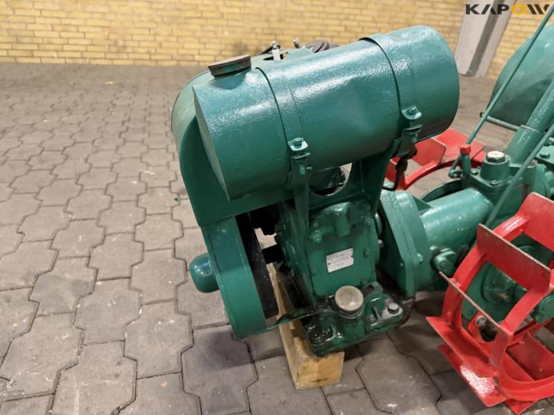 Tool carrier with spring cutter 10