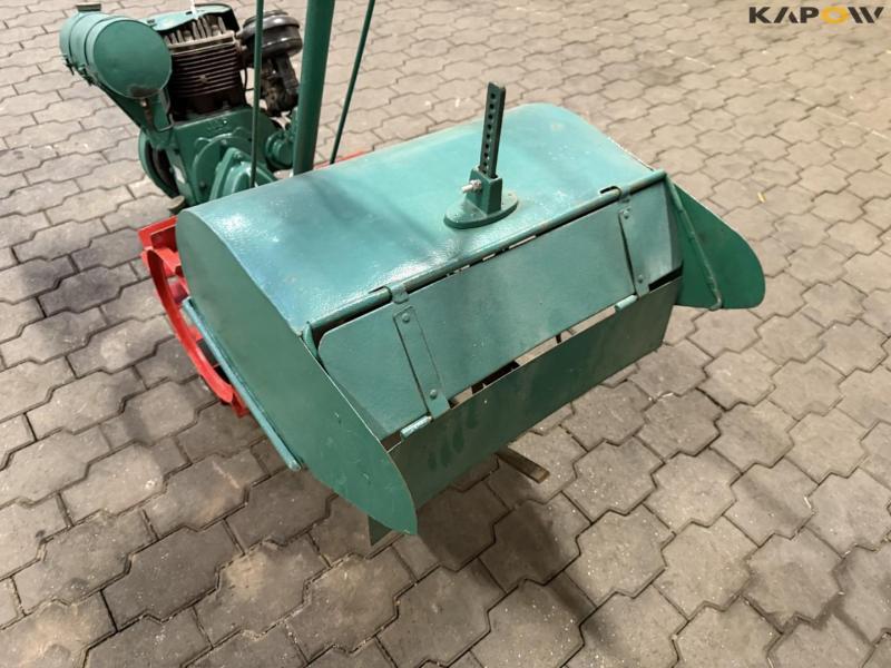 Tool carrier with spring cutter 20