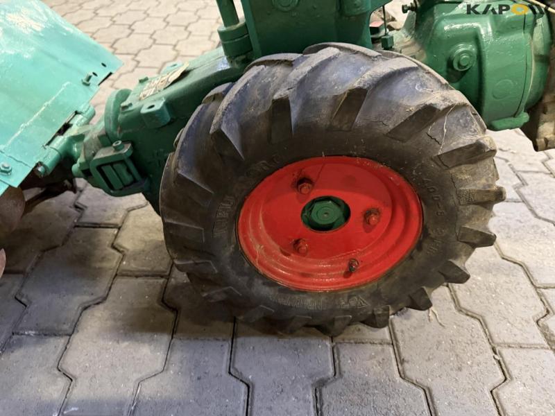 Tool carrier with milling cutter 33