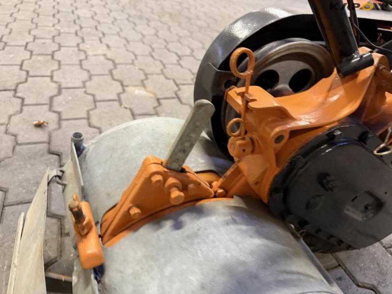 Tool carrier with milling cutter 18