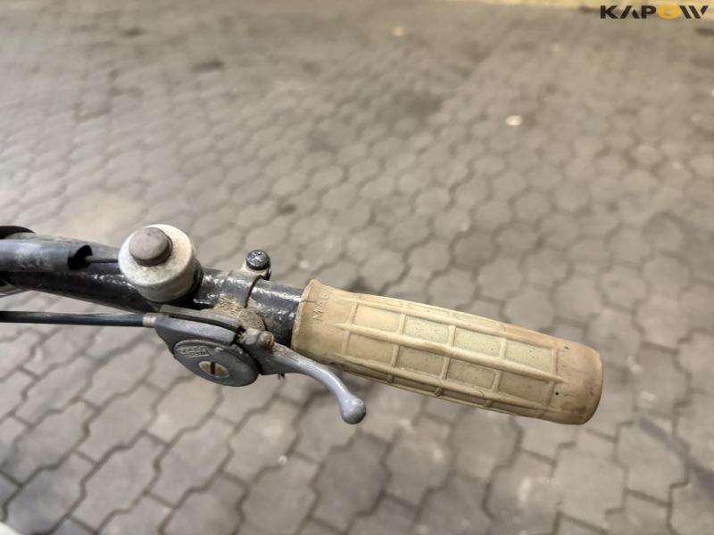 Tool carrier with milling cutter 21