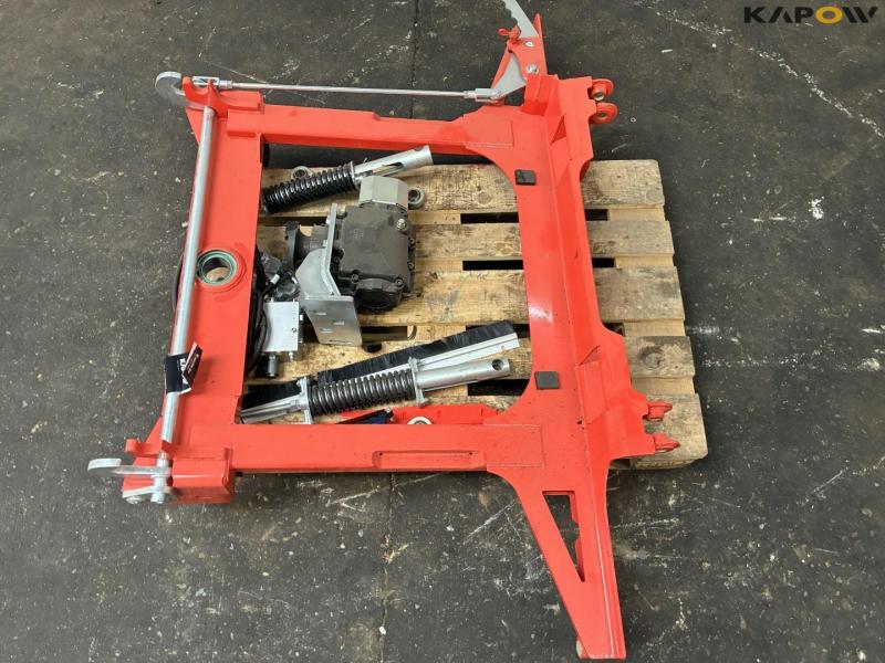 Implement frame with quick hitch 9