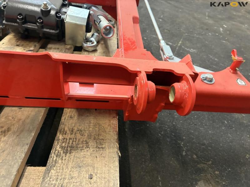 Implement frame with quick hitch 17