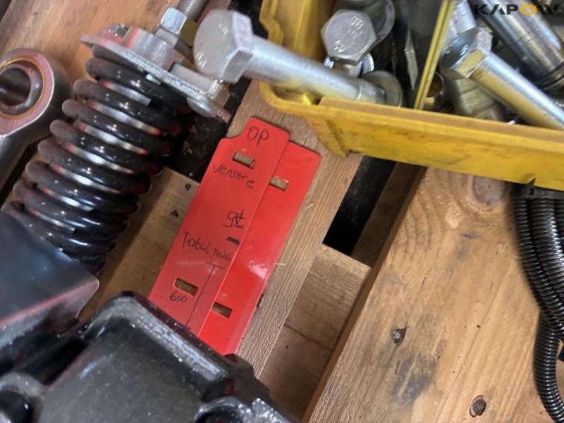 Implement frame with quick hitch 19