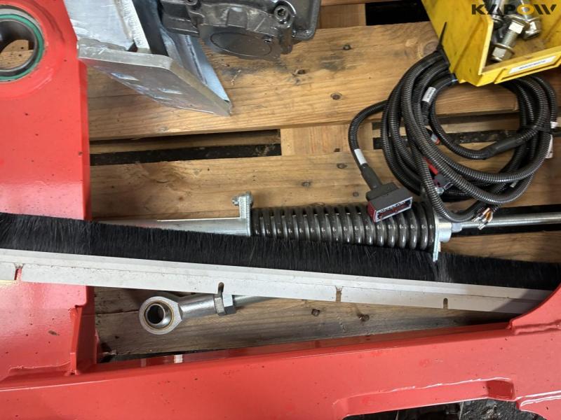 Implement frame with quick hitch 21