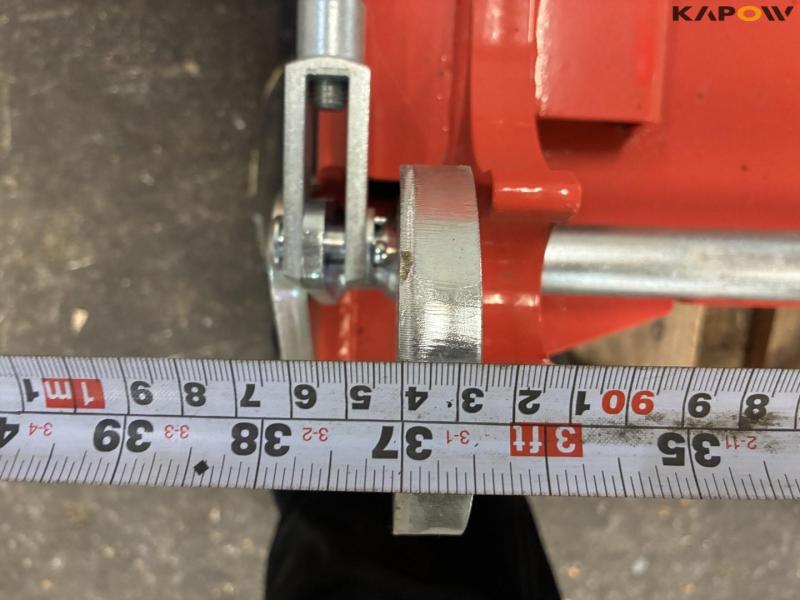 Implement frame with quick hitch 32