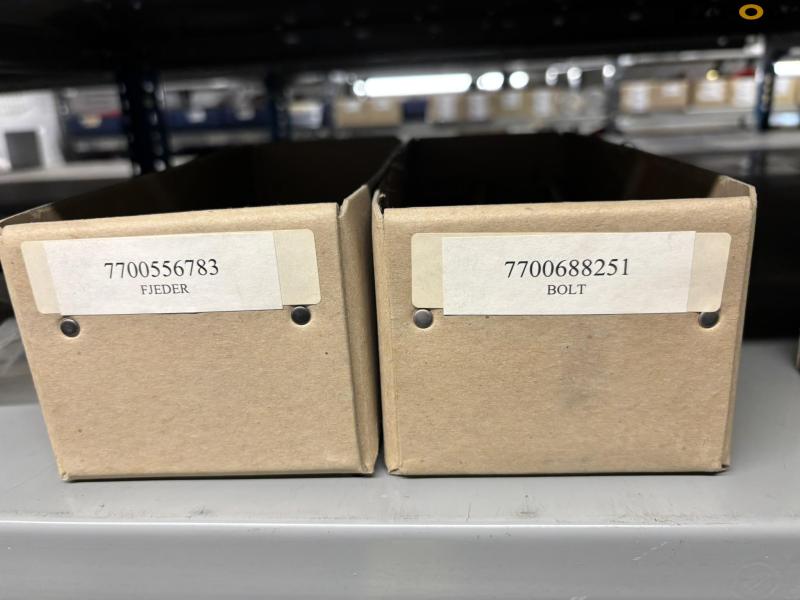 Renault/Claas spare parts - new 44