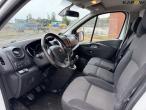 Renault Trafic 2.0 DCi van 9