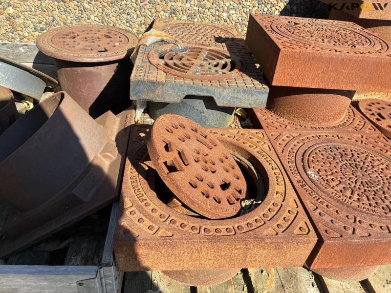 Gully drain components and flushing chambers 21