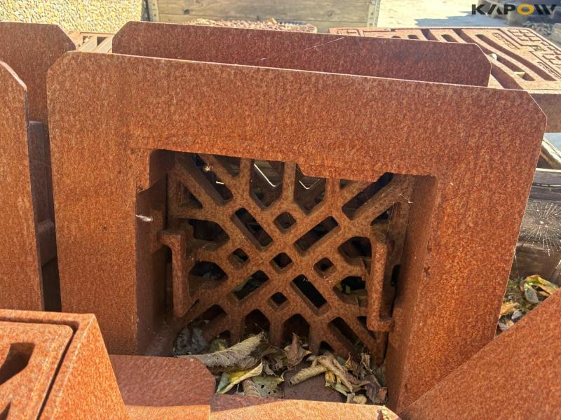 Gully drain components and flushing chambers 53