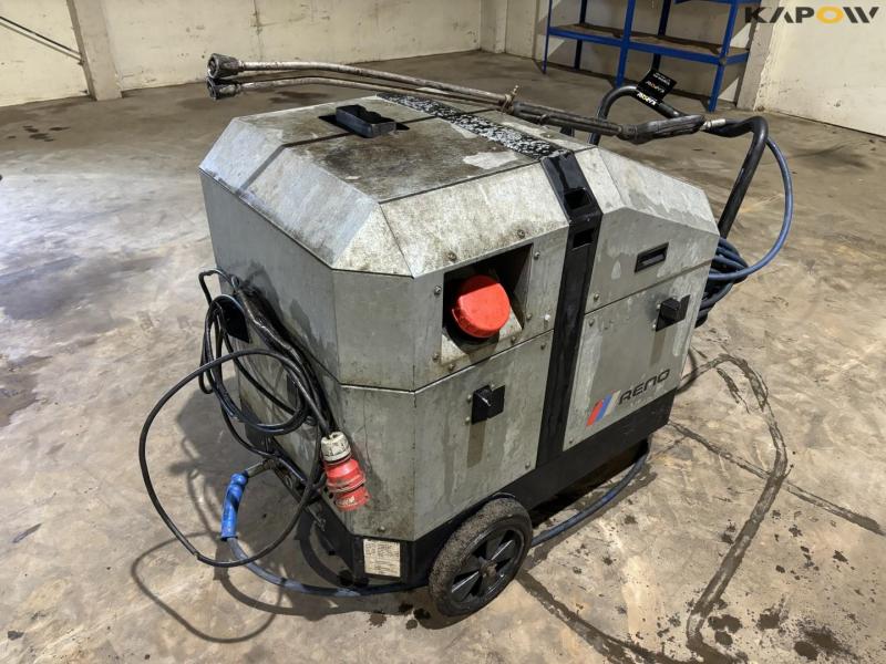 Reno hot water cleaner 1